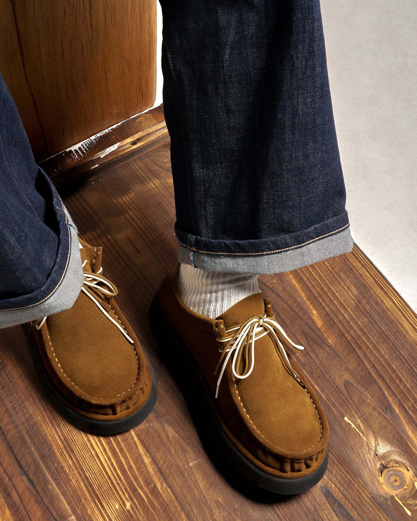 Walla Lace-up in Suede Calfskin