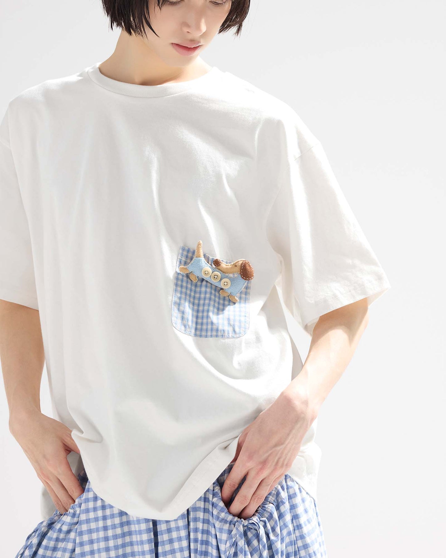 Plaid Pocket T-shirts with Hand-embroidered Dolls