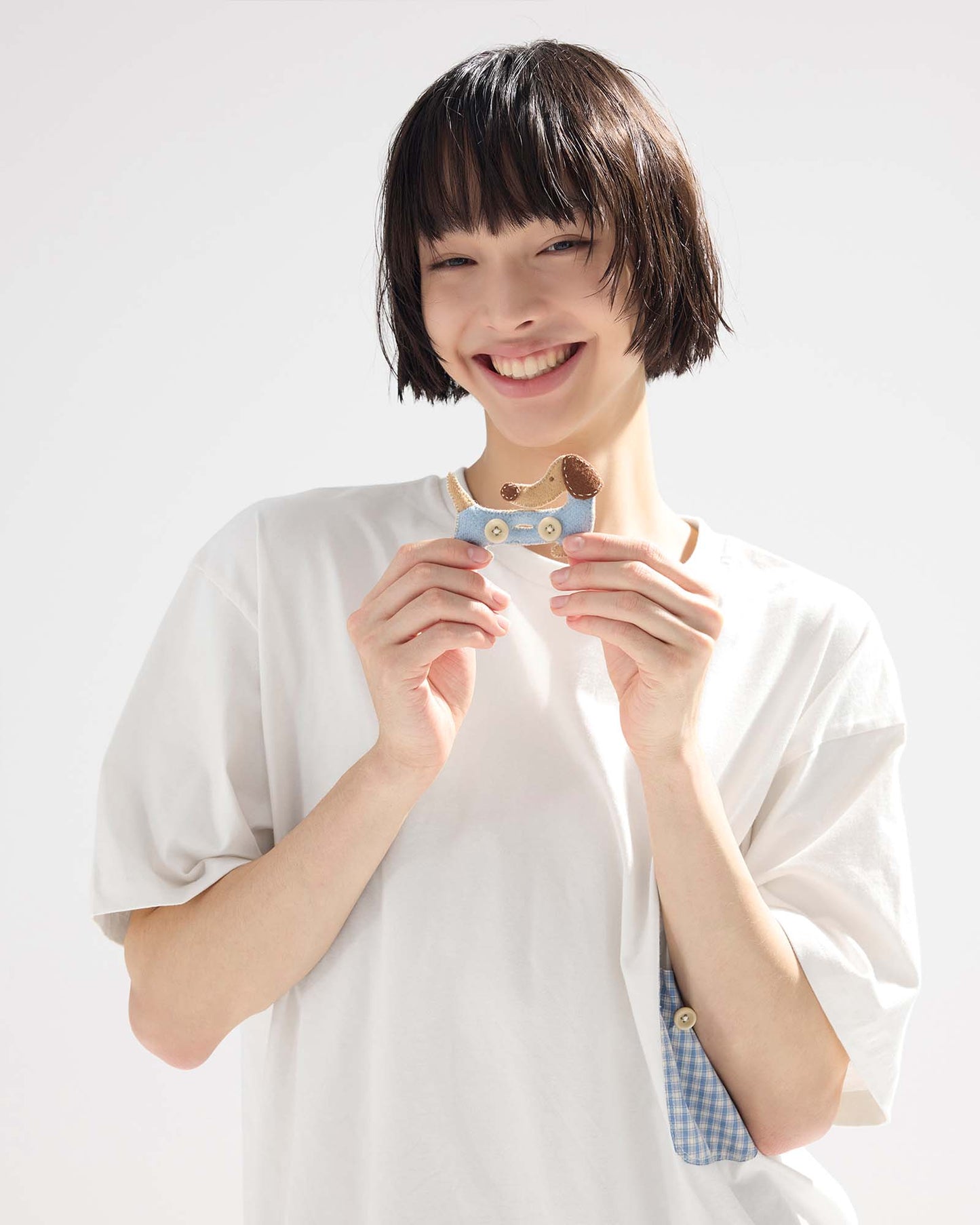 Plaid Pocket T-shirts with Hand-embroidered Dolls