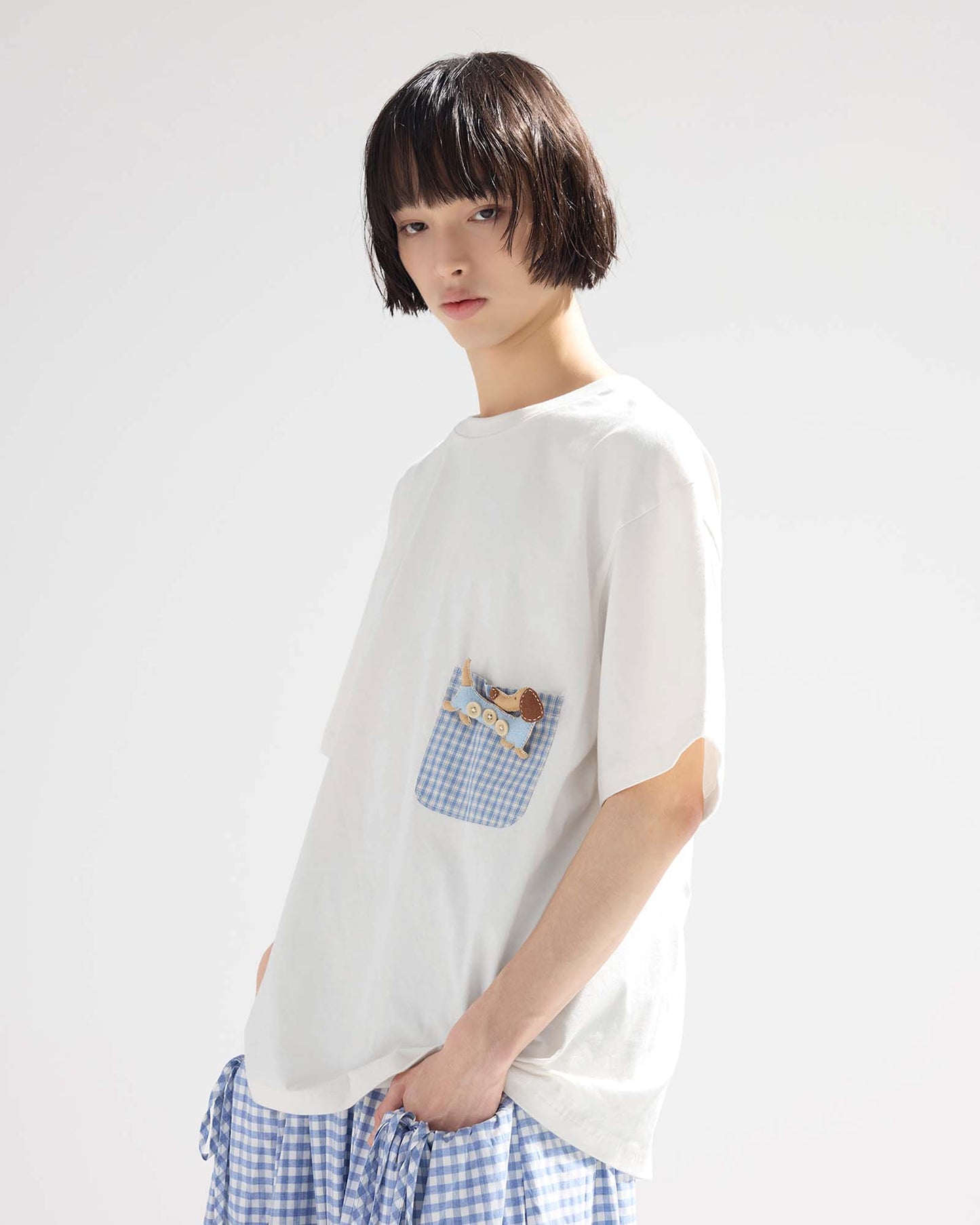 Plaid Pocket T-shirts with Hand-embroidered Dolls