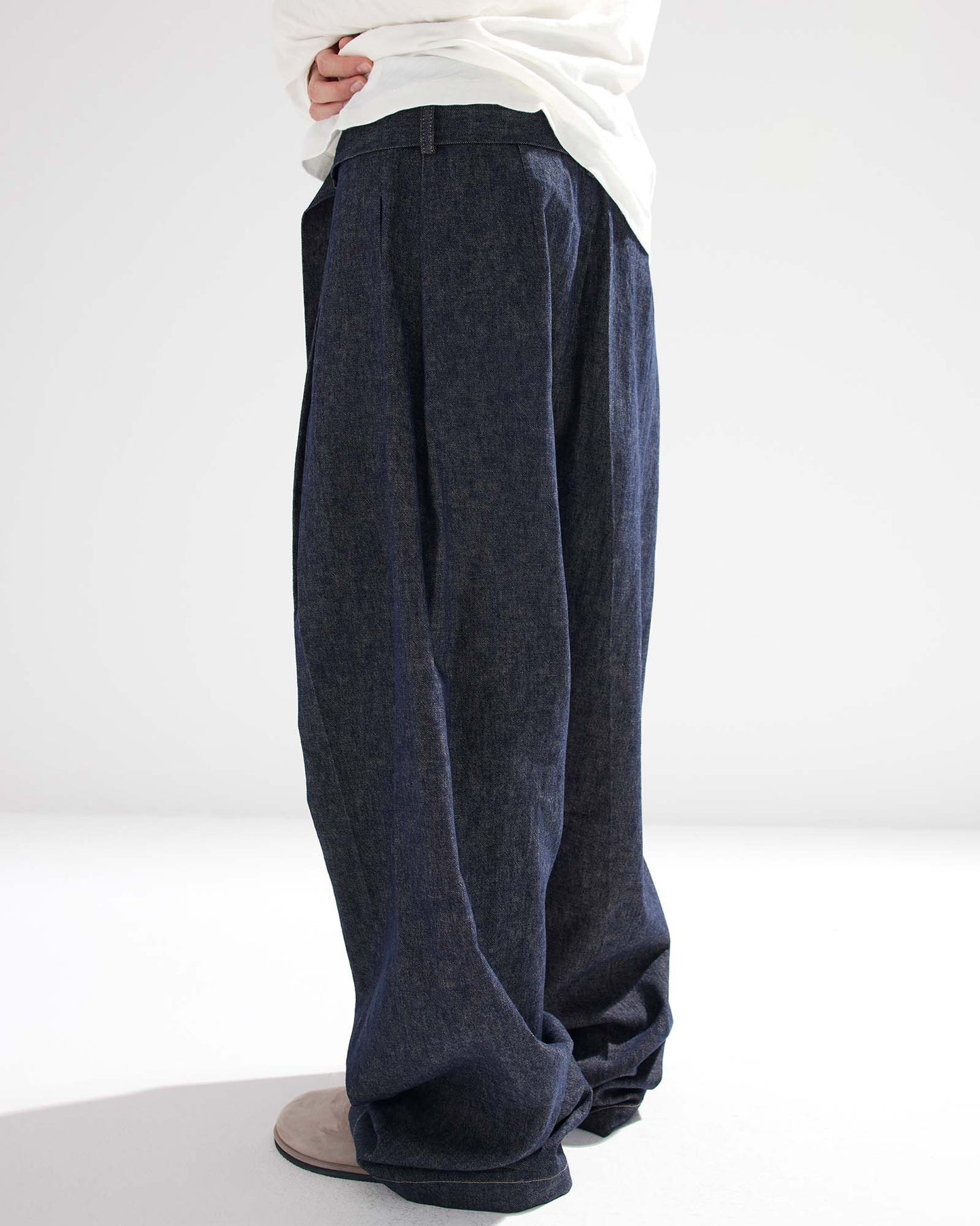 Belted Bermuda Jeans in Linen Cotton