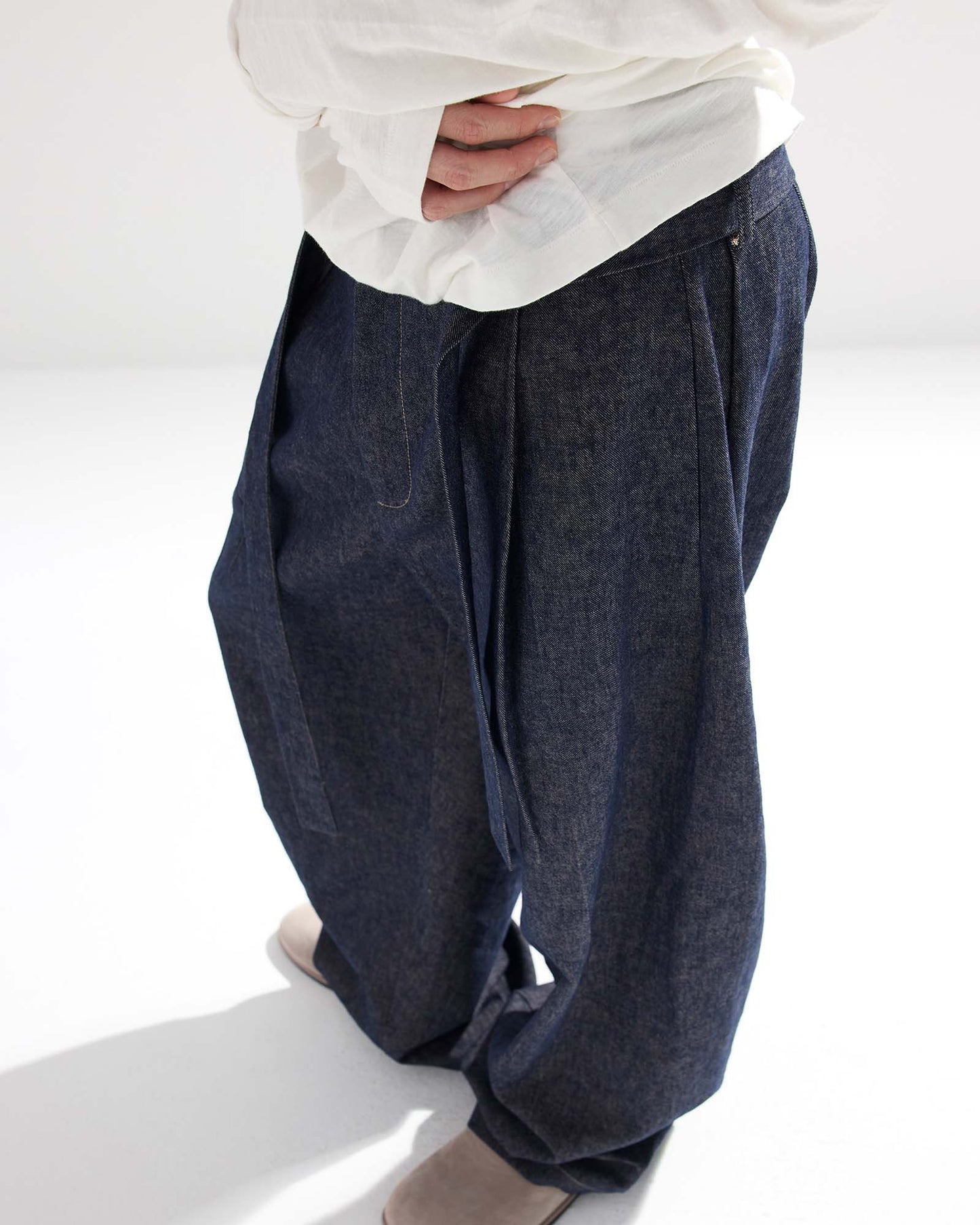 Belted Bermuda Jeans in Linen Cotton