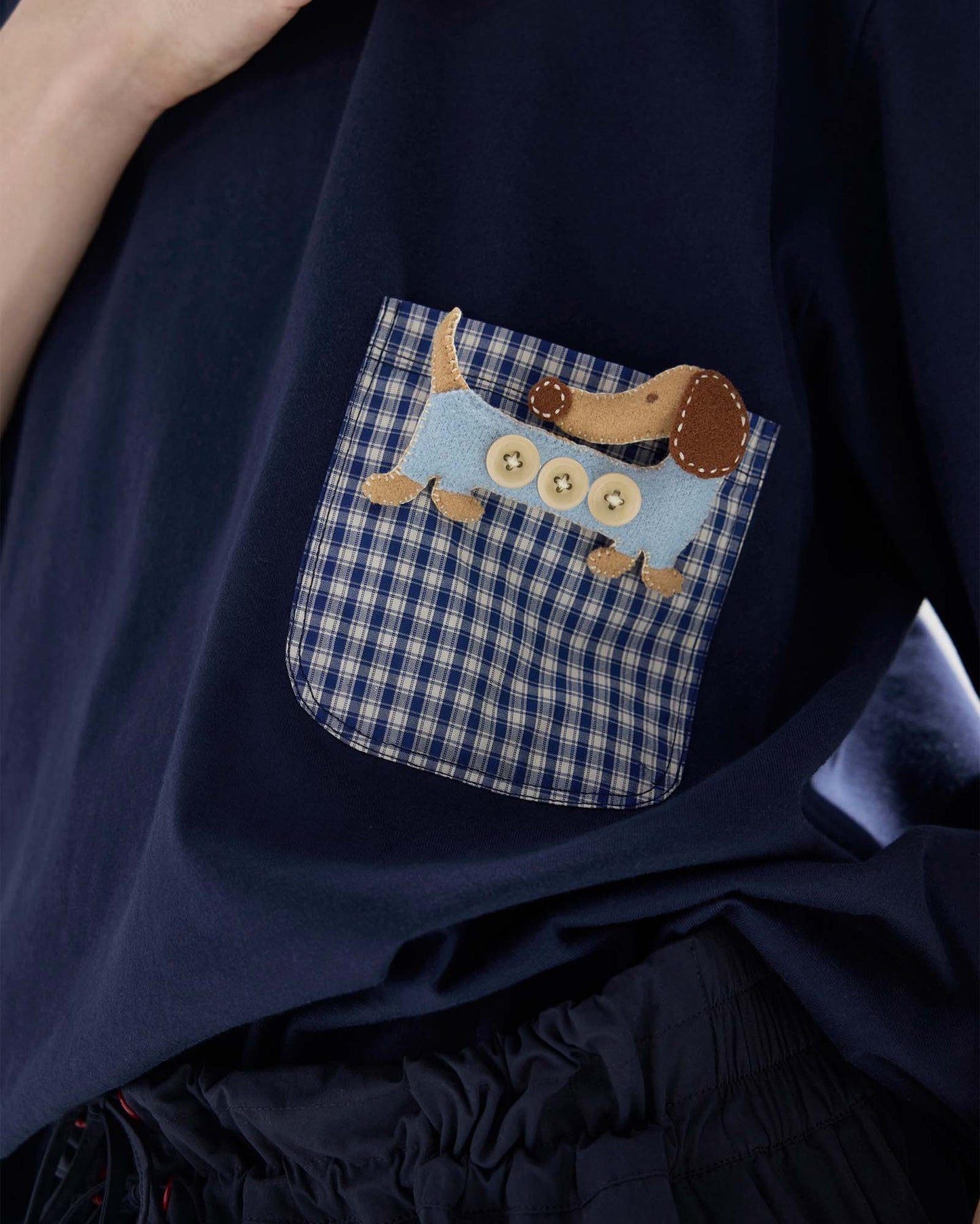 Plaid Pocket T-shirts with Hand-embroidered Dolls