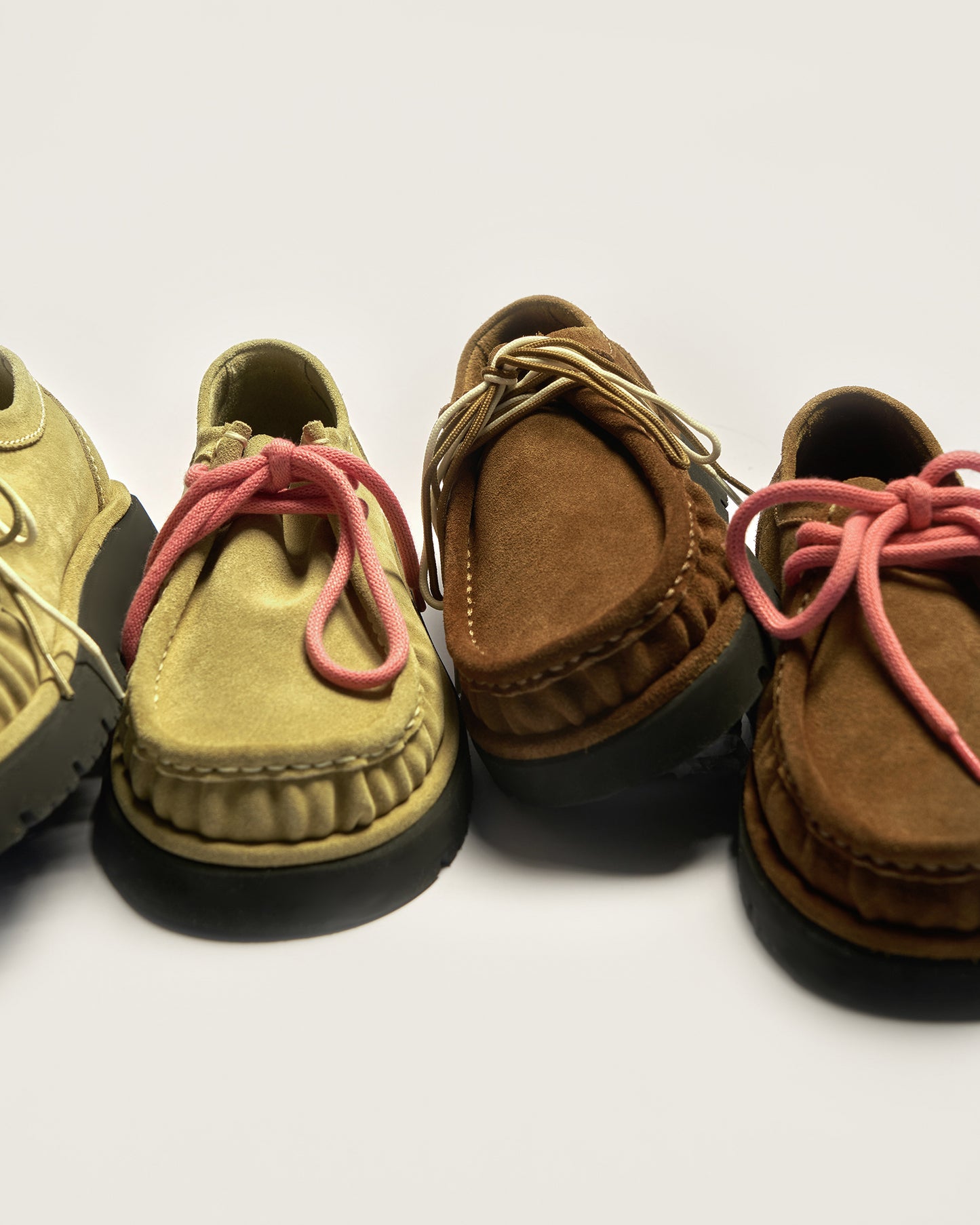 Walla Lace-up in Suede Calfskin