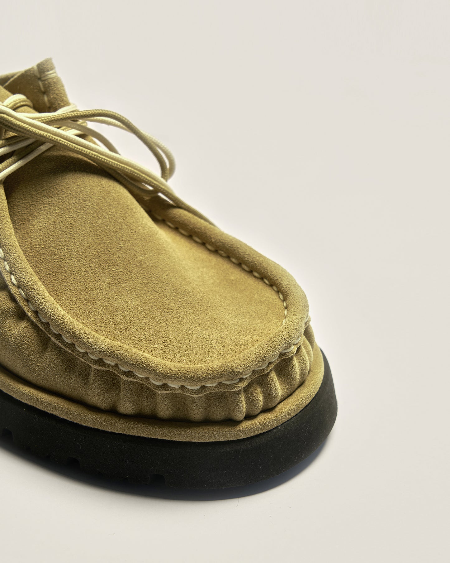 Walla Lace-up in Suede Calfskin
