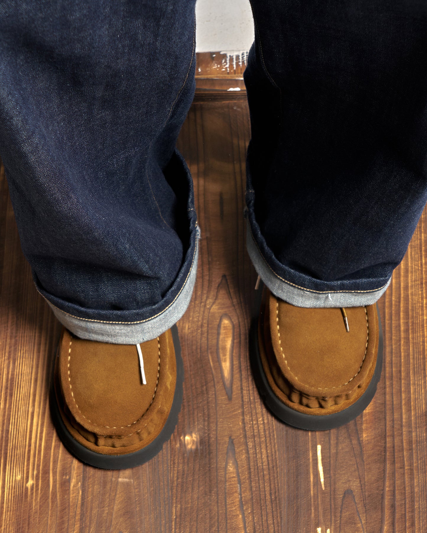 Walla Lace-up in Suede Calfskin