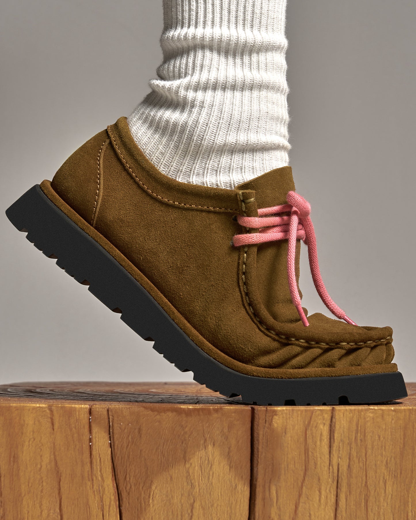 Walla Lace-up in Suede Calfskin