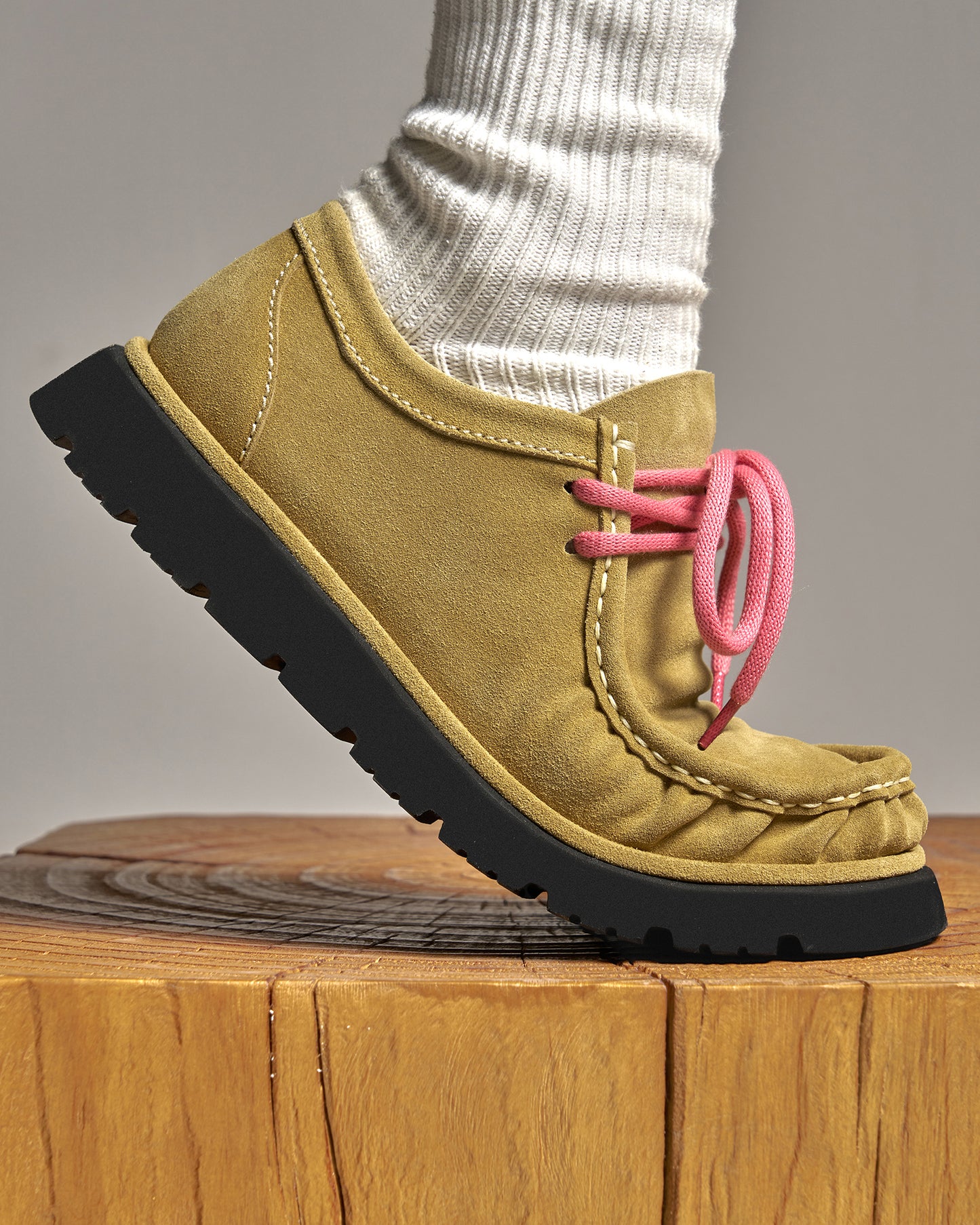 Walla Lace-up in Suede Calfskin