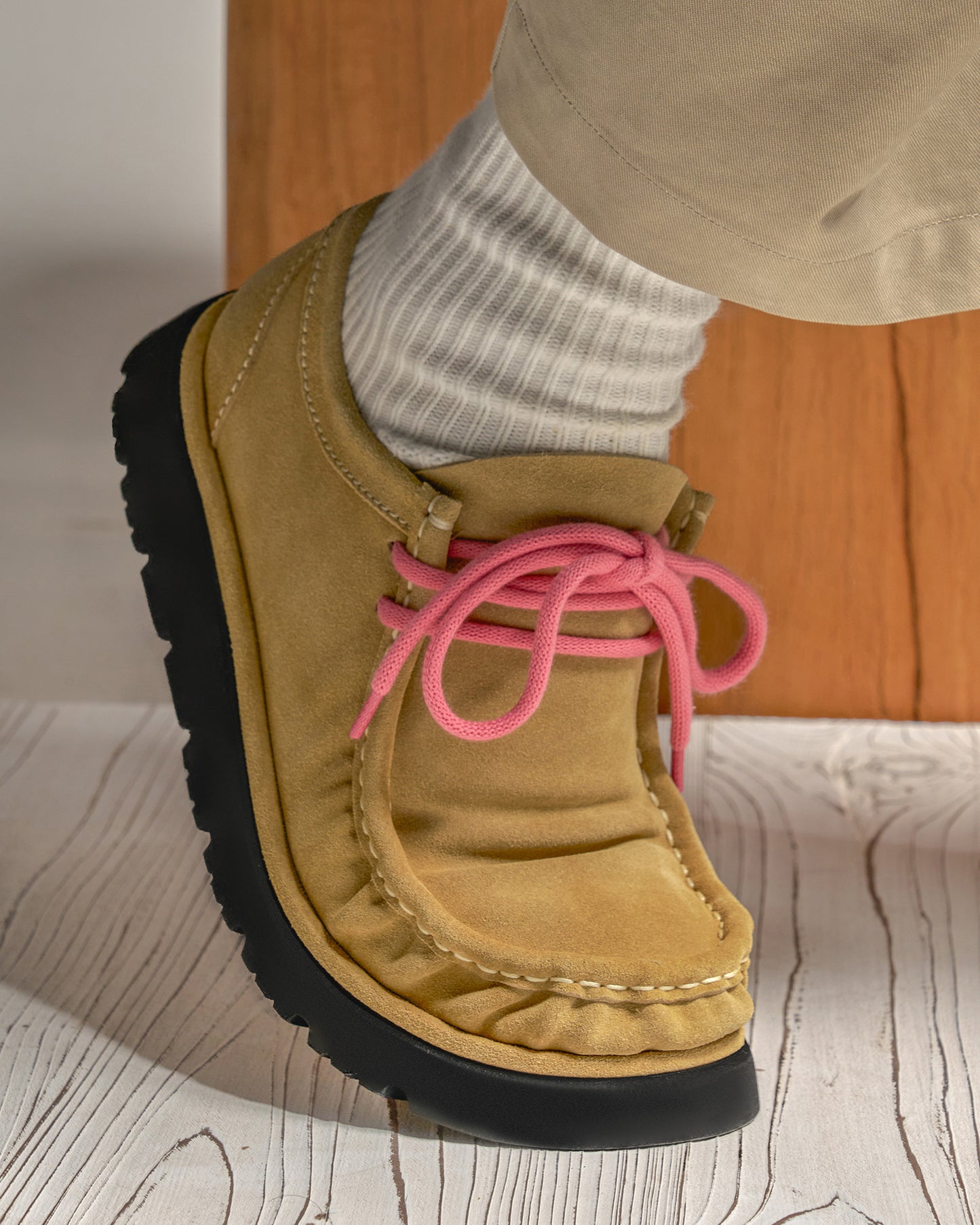 Walla Lace-up in Suede Calfskin