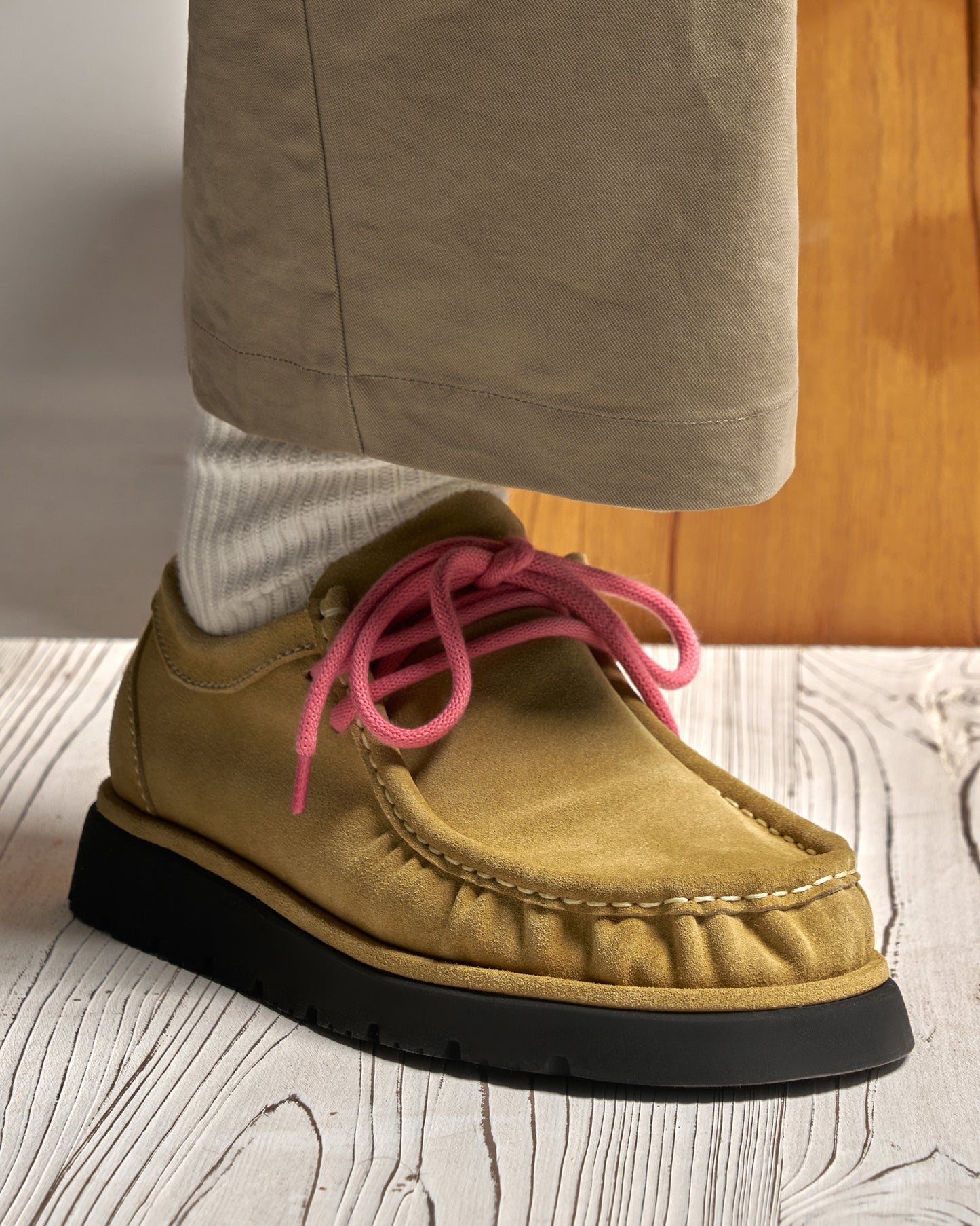 Walla Lace-up in Suede Calfskin