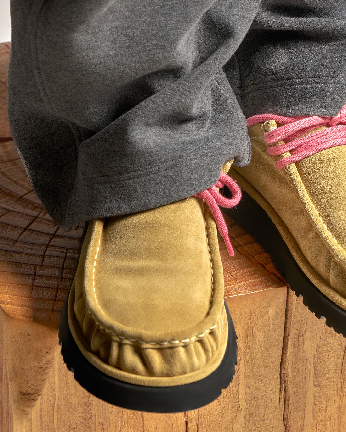 Walla Lace-up in Suede Calfskin