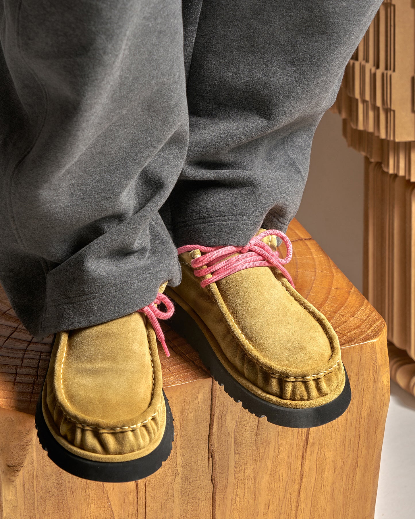 Walla Lace-up in Suede Calfskin