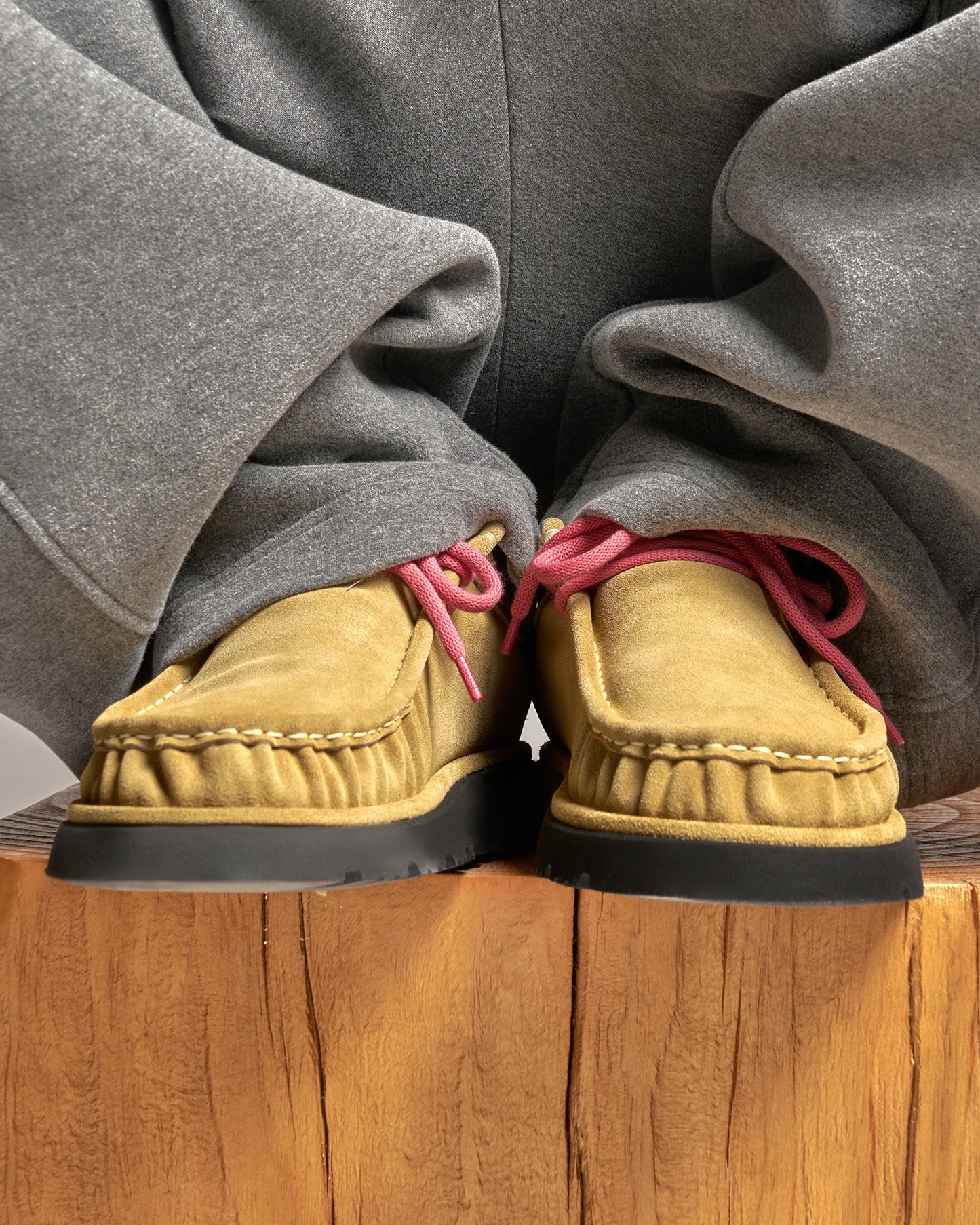 Walla Lace-up in Suede Calfskin