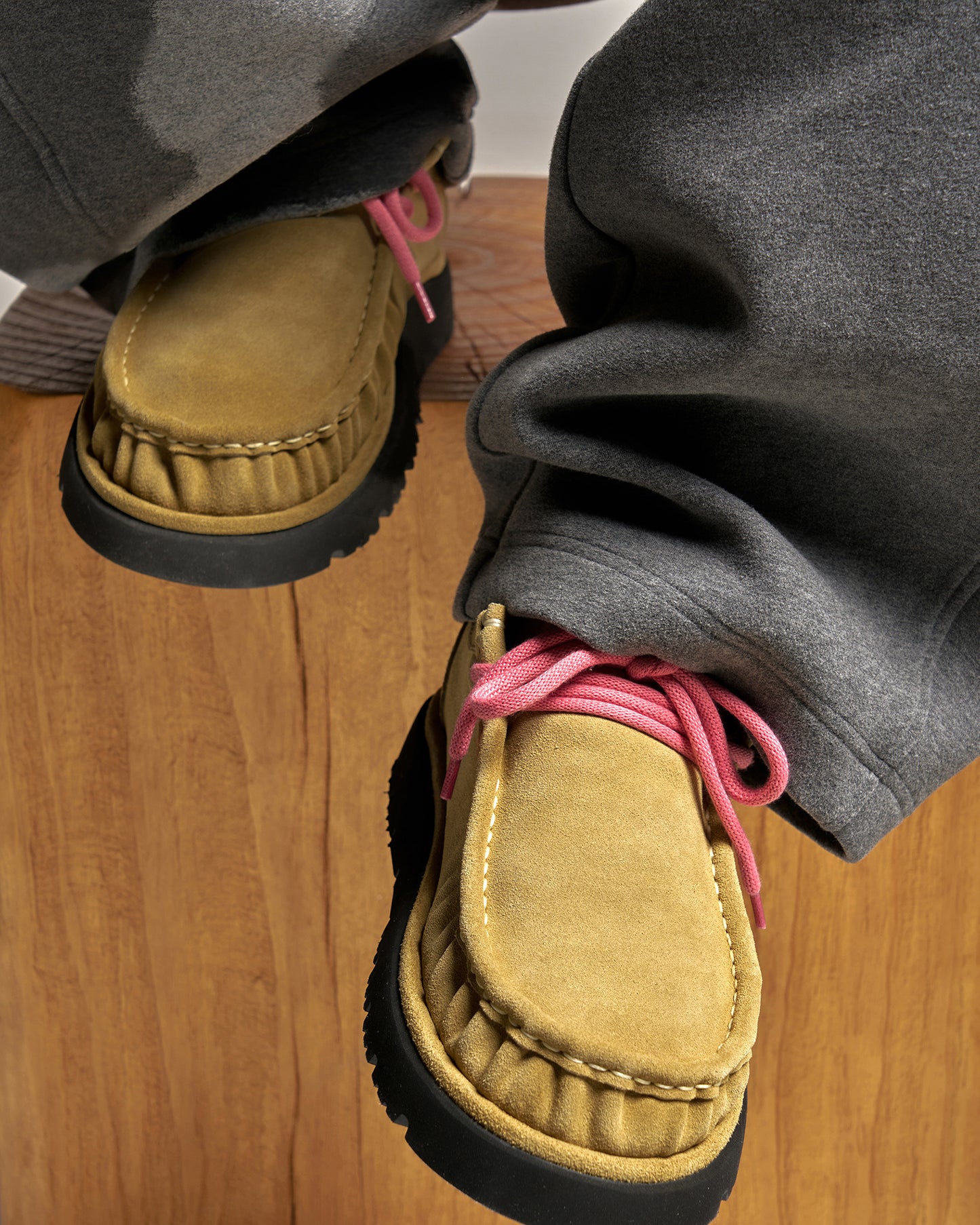 Walla Lace-up in Suede Calfskin