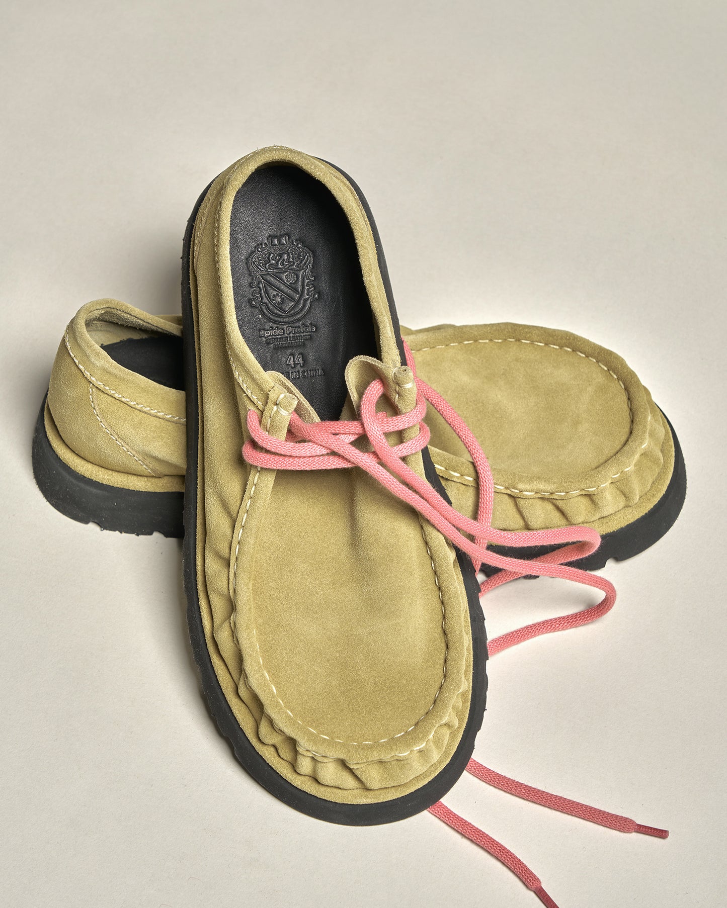 Walla Lace-up in Suede Calfskin